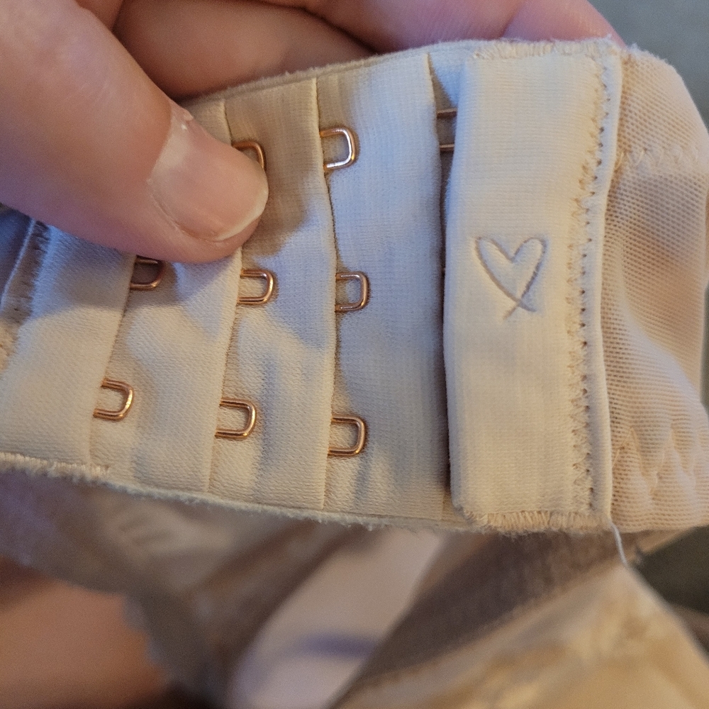 VS lined perfect coverage bra 38DD - Picture 3 of 3